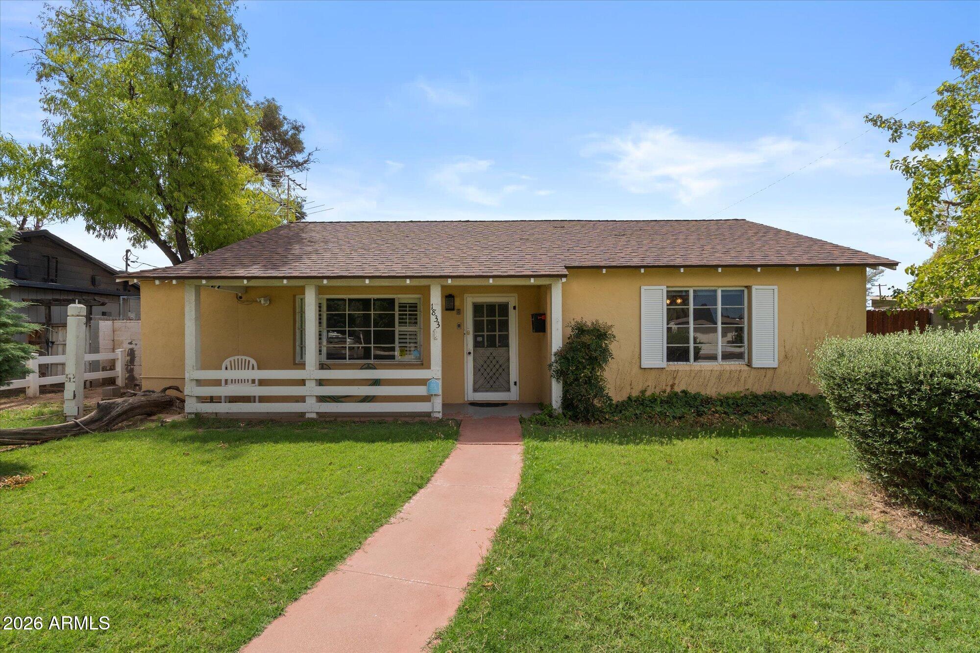 1833 E ROMA Avenue, Phoenix, AZ 85016