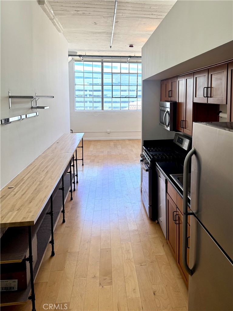 420 S San Pedro Street 405