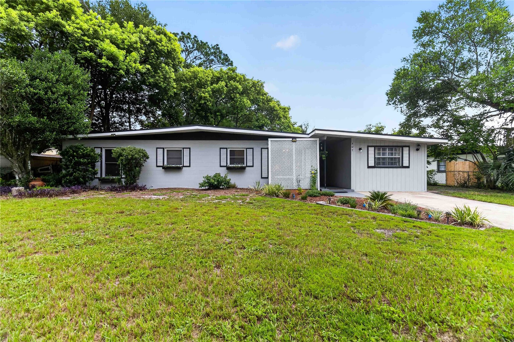 407 S SUNLAND DRIVE