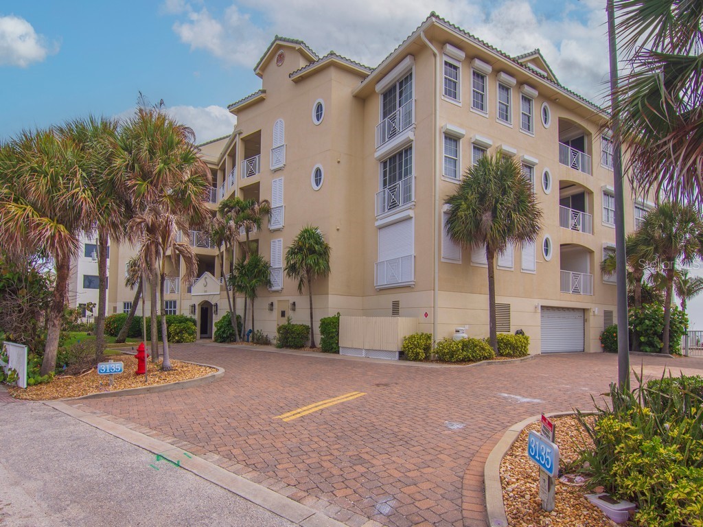 3135 HIGHWAY A1A 202