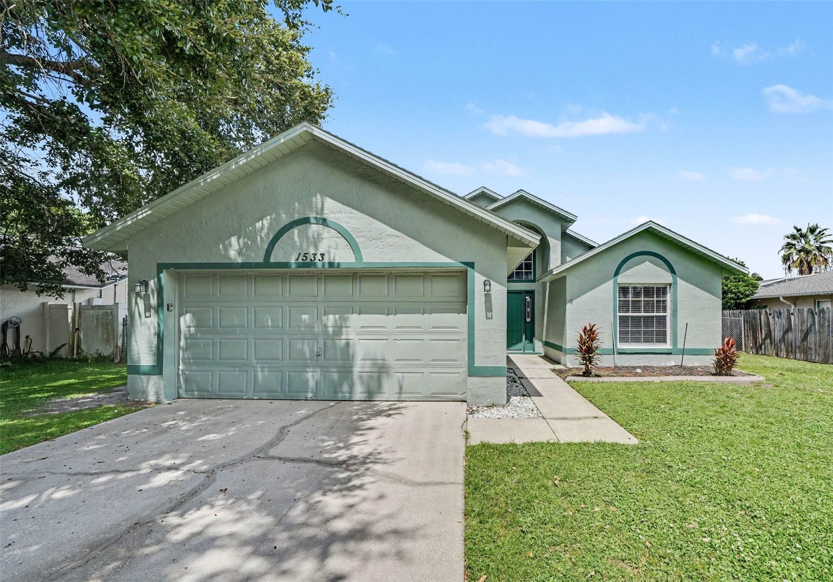 1533 CYPRESS WOODS CIRCLE