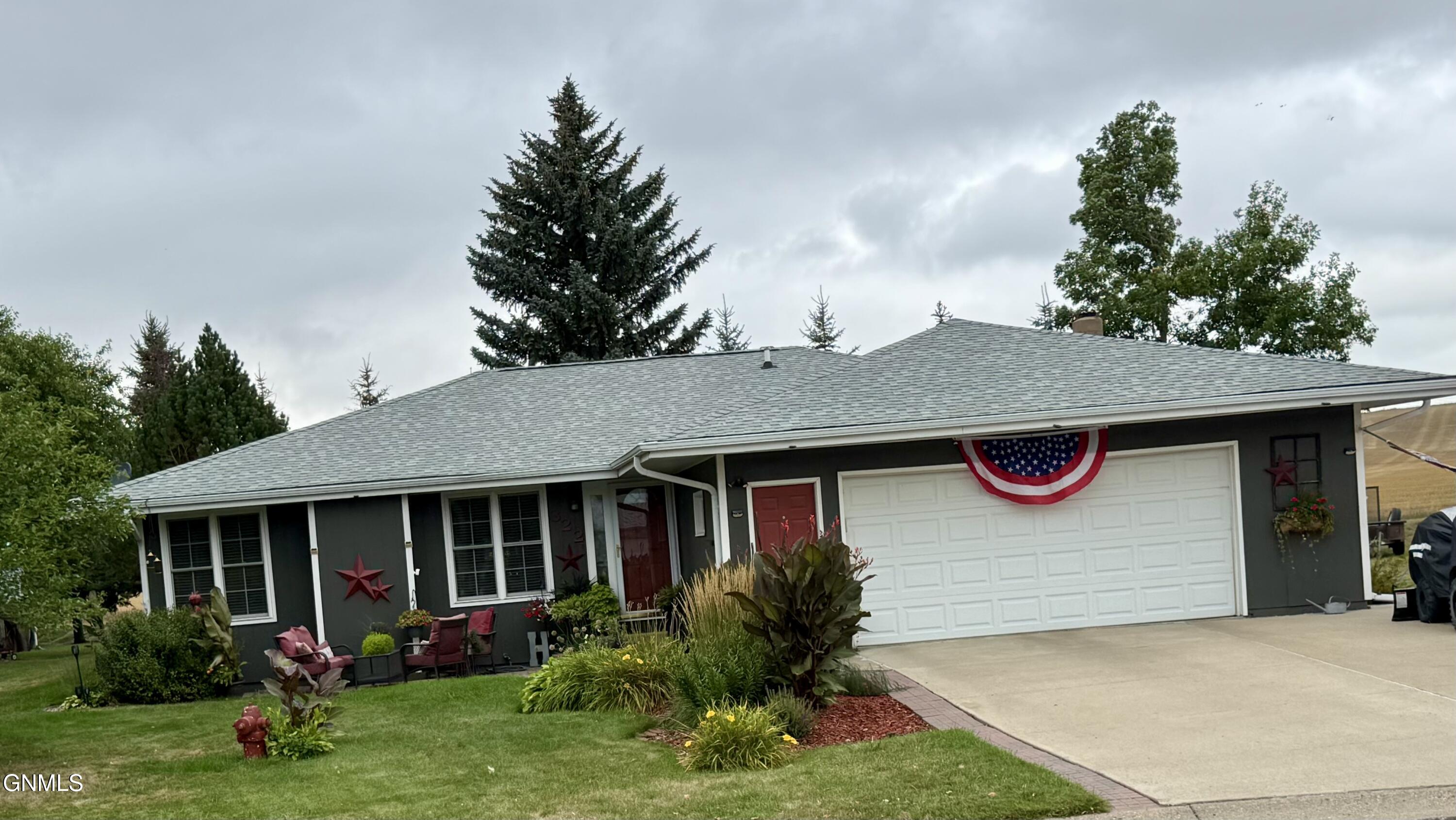 322 5th Street, Center, ND 58530
