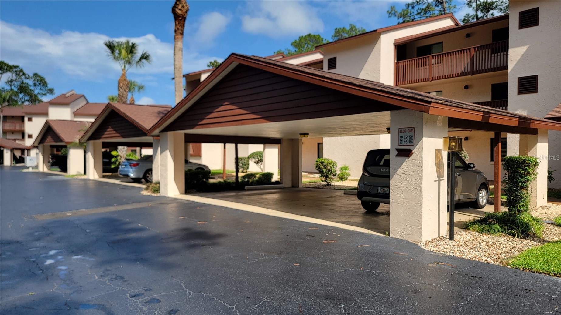 275 INDIGO DRIVE 204
