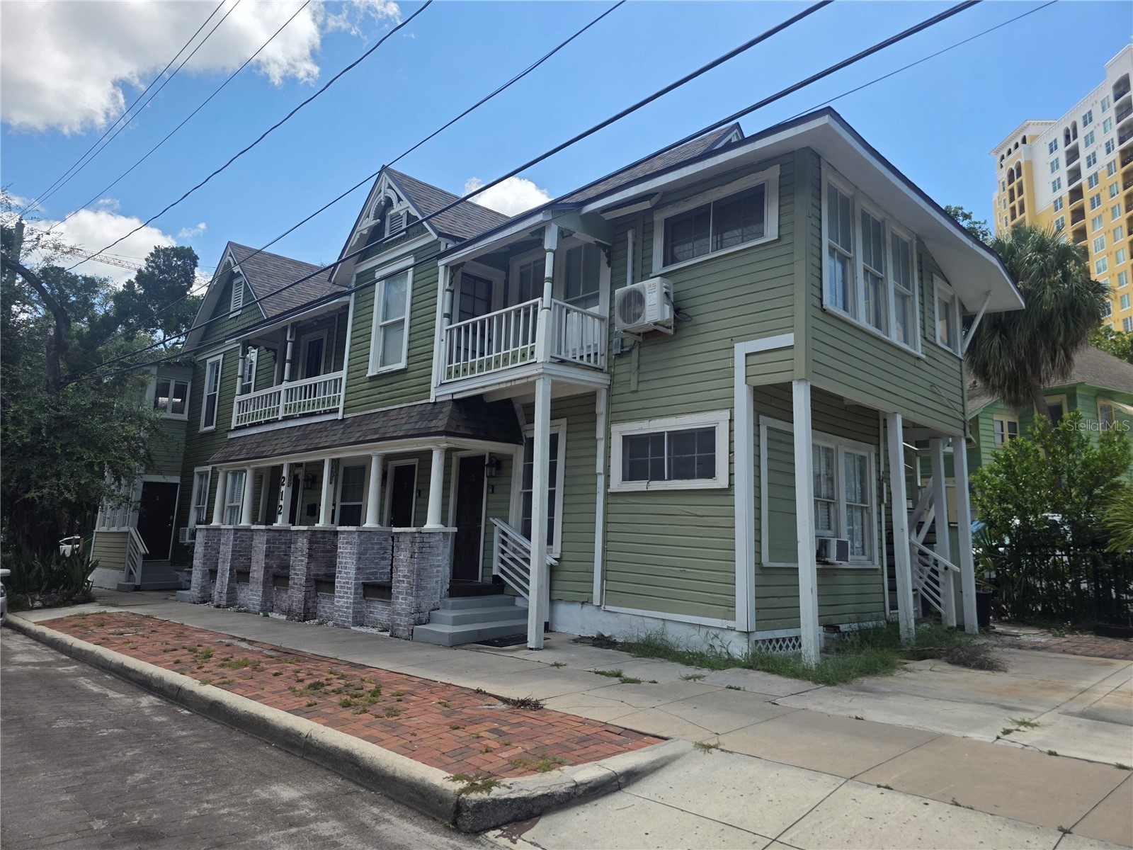 212 W BEACH PLACE 1