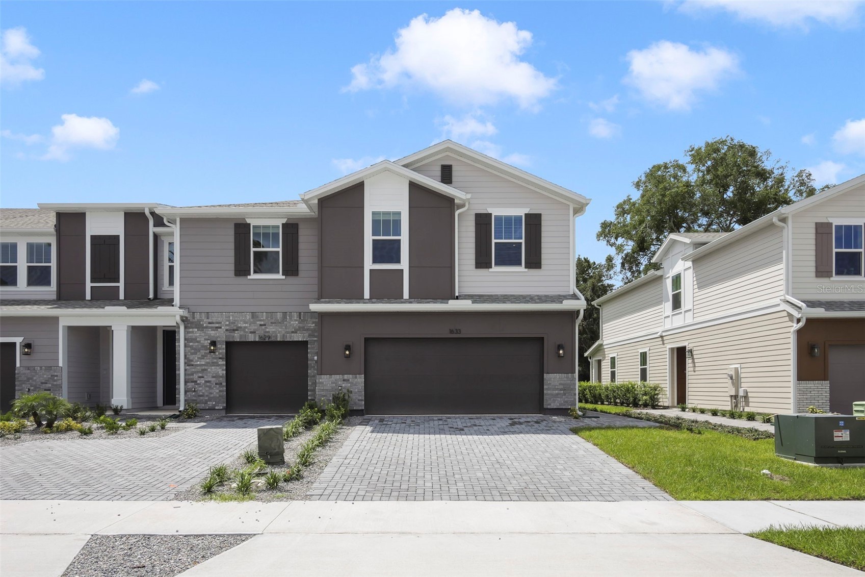 1633 GREENLEAF WOODS COVE