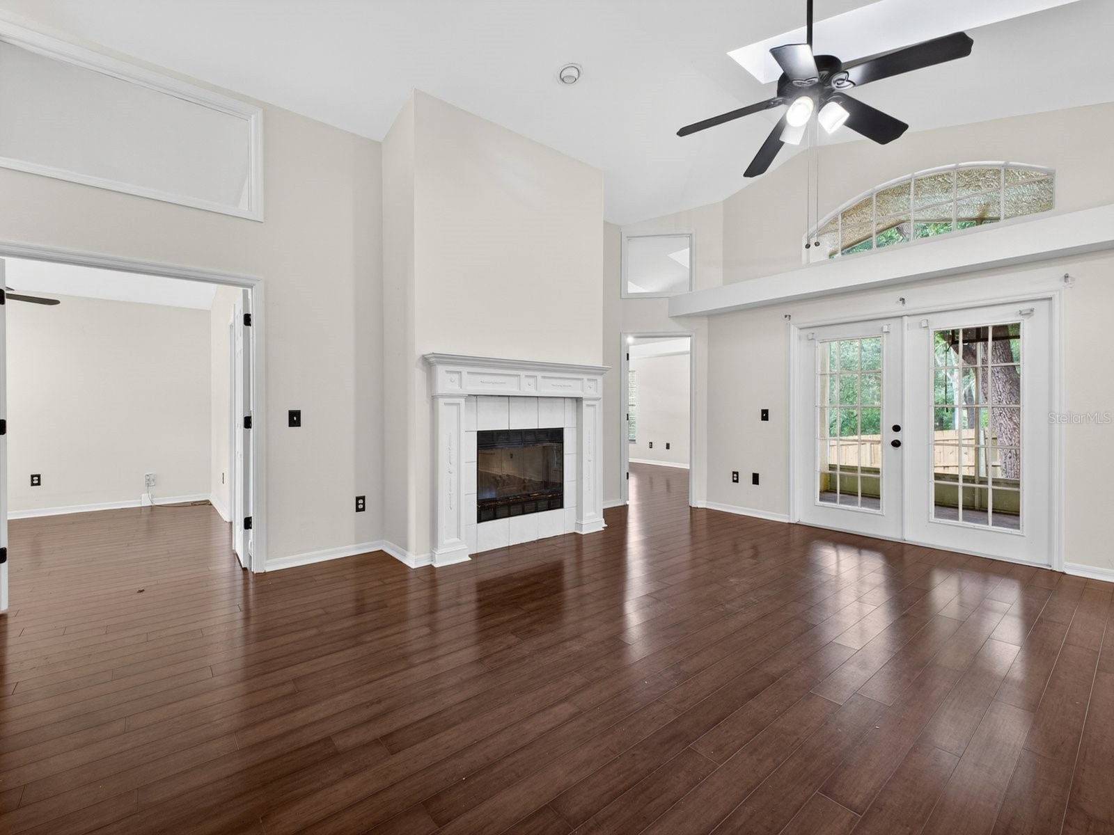 1008 ROYAL OAKS DRIVE