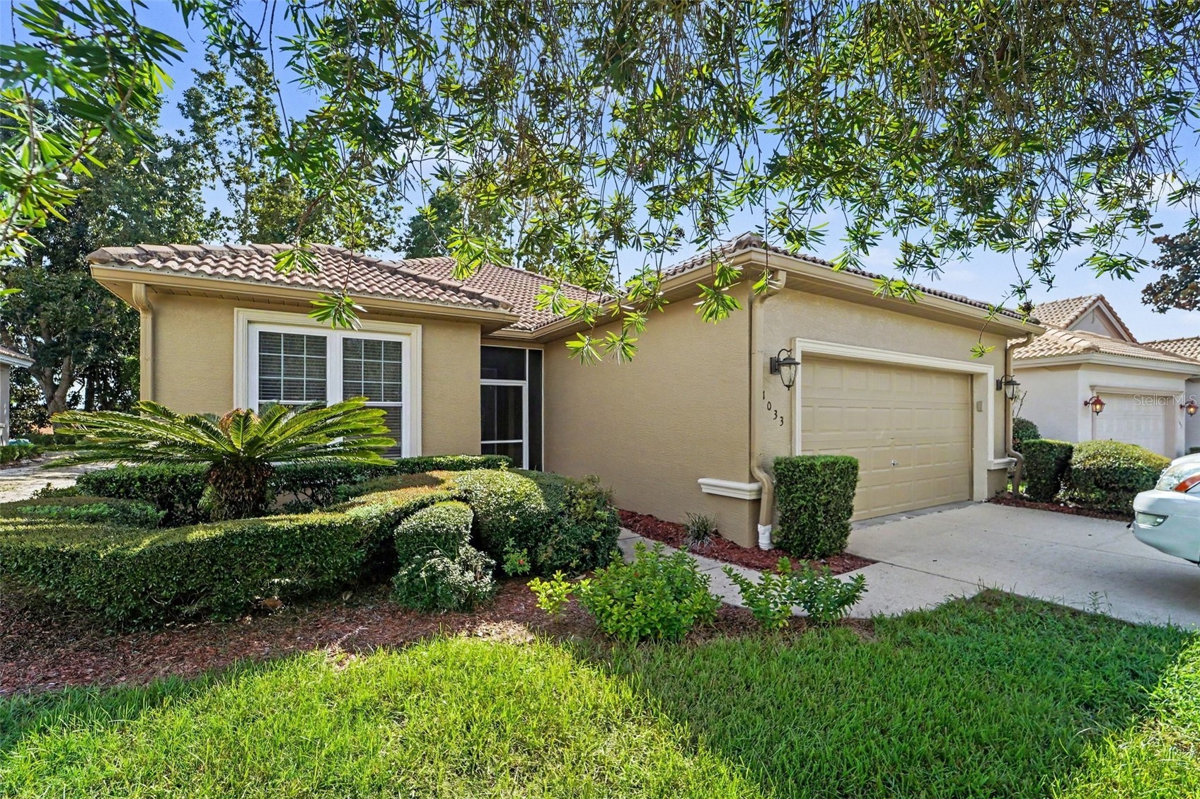 1033 W DIAMOND SHORE LOOP