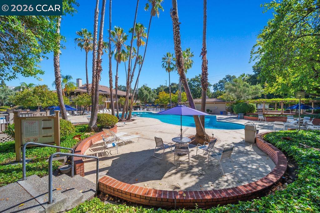 490 N Civic Dr 102