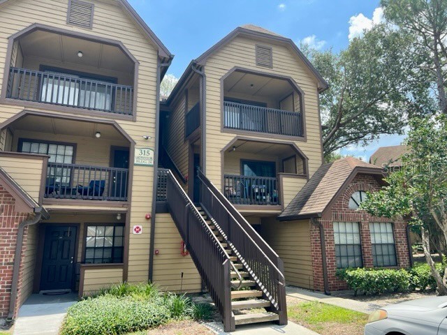 315 LAKEPOINTE DRIVE 302