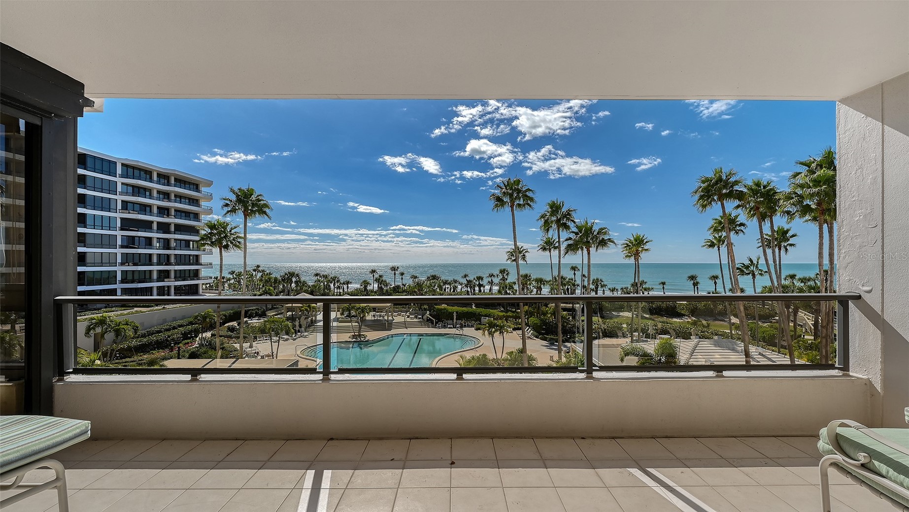 545 SANCTUARY DRIVE B305