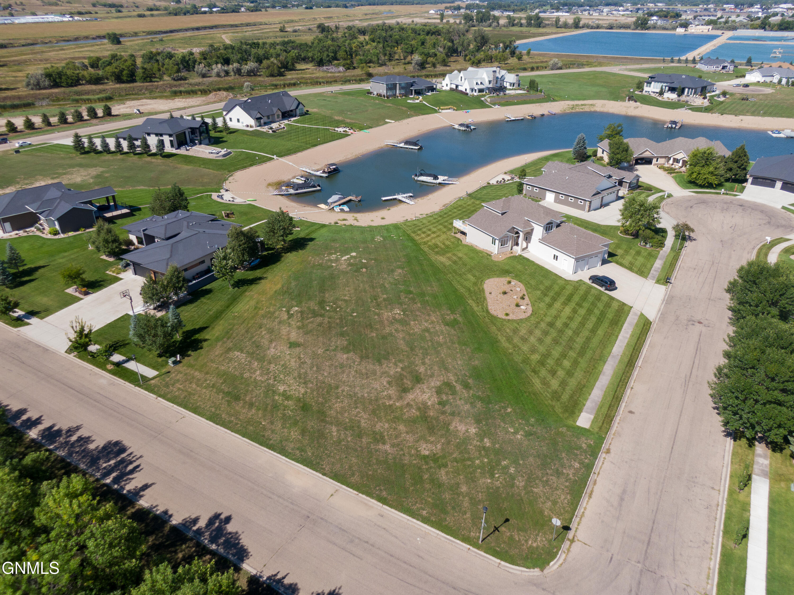 3938 Lakewood Drive SE, Mandan, ND 58554