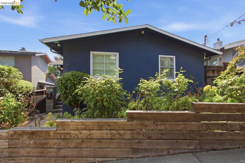 494 Jean St