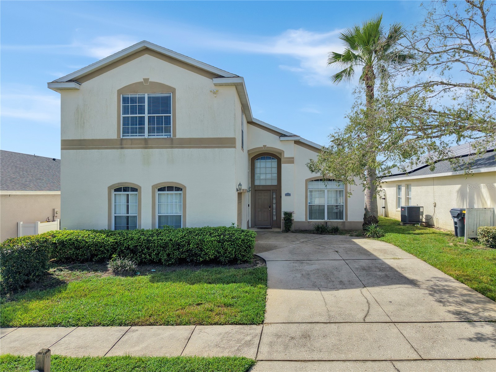 323 CASTLEMAIN CIRCLE