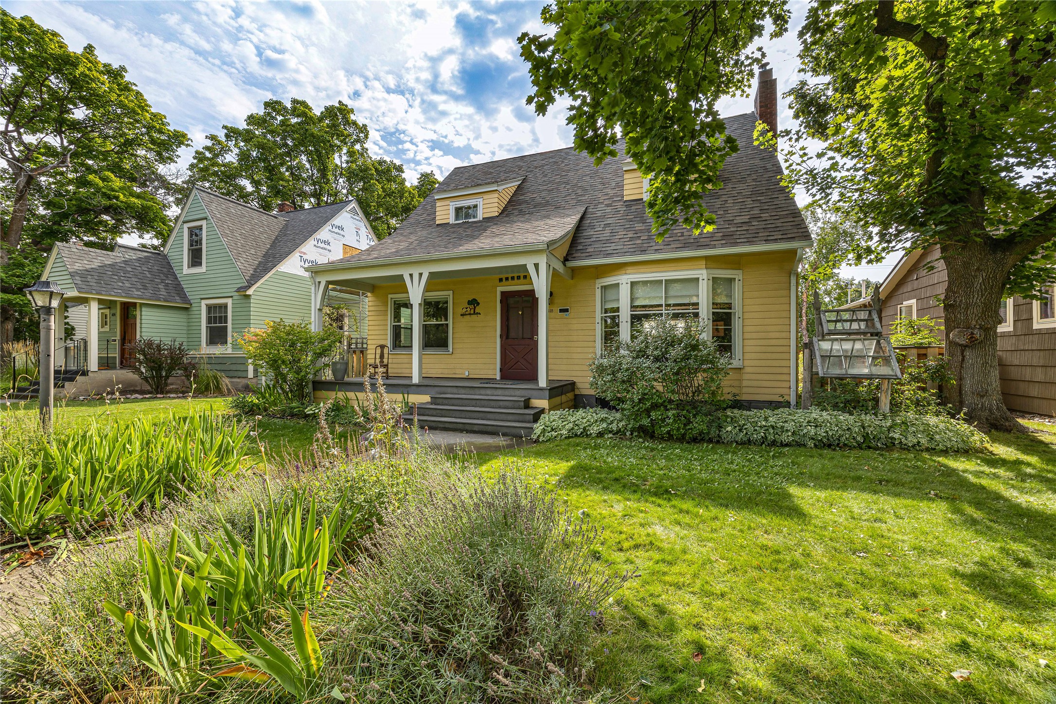 418 Woodford Street