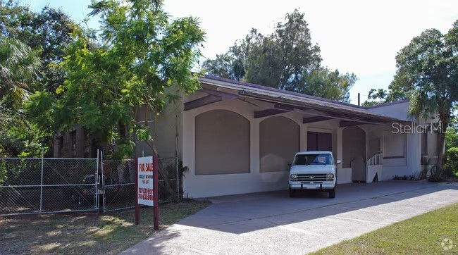 2320 18TH AVENUE S