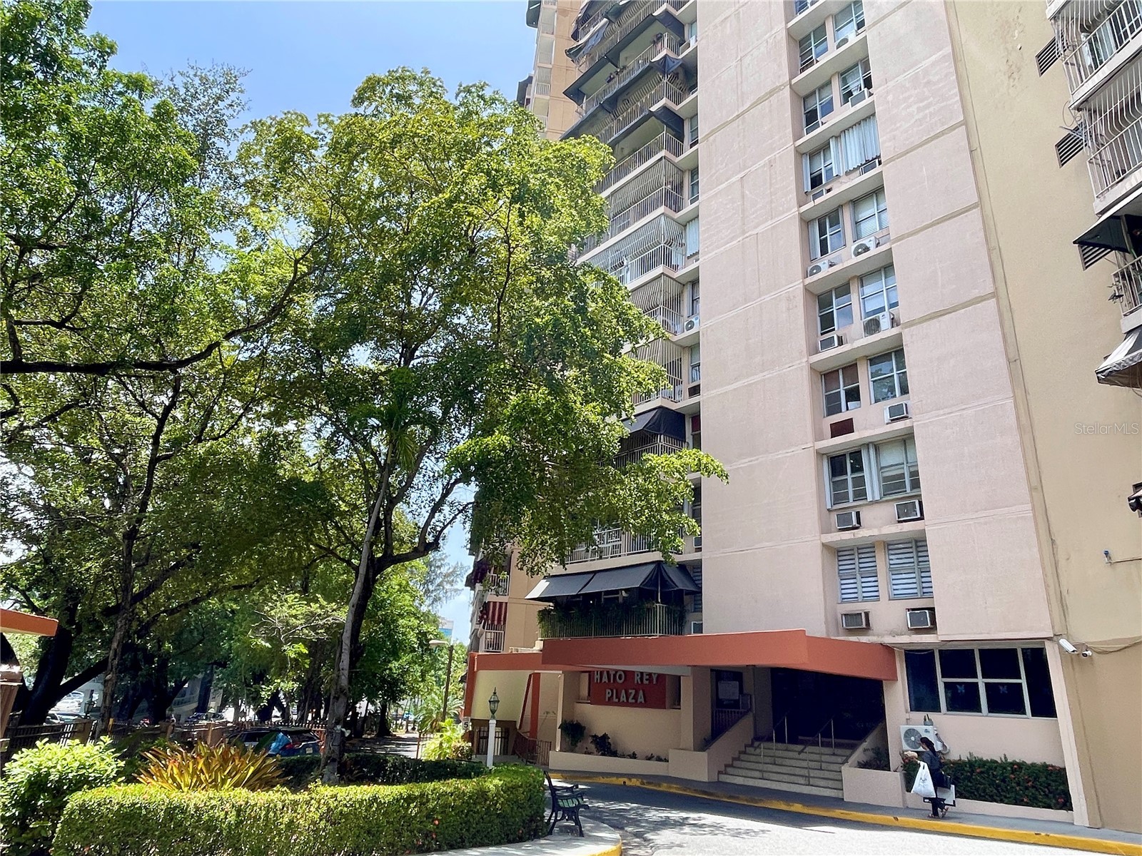 200 AVE JESUS T PIÑEIRO