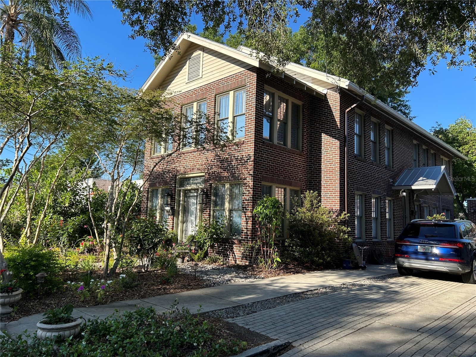 5205 N CENTRAL AVENUE