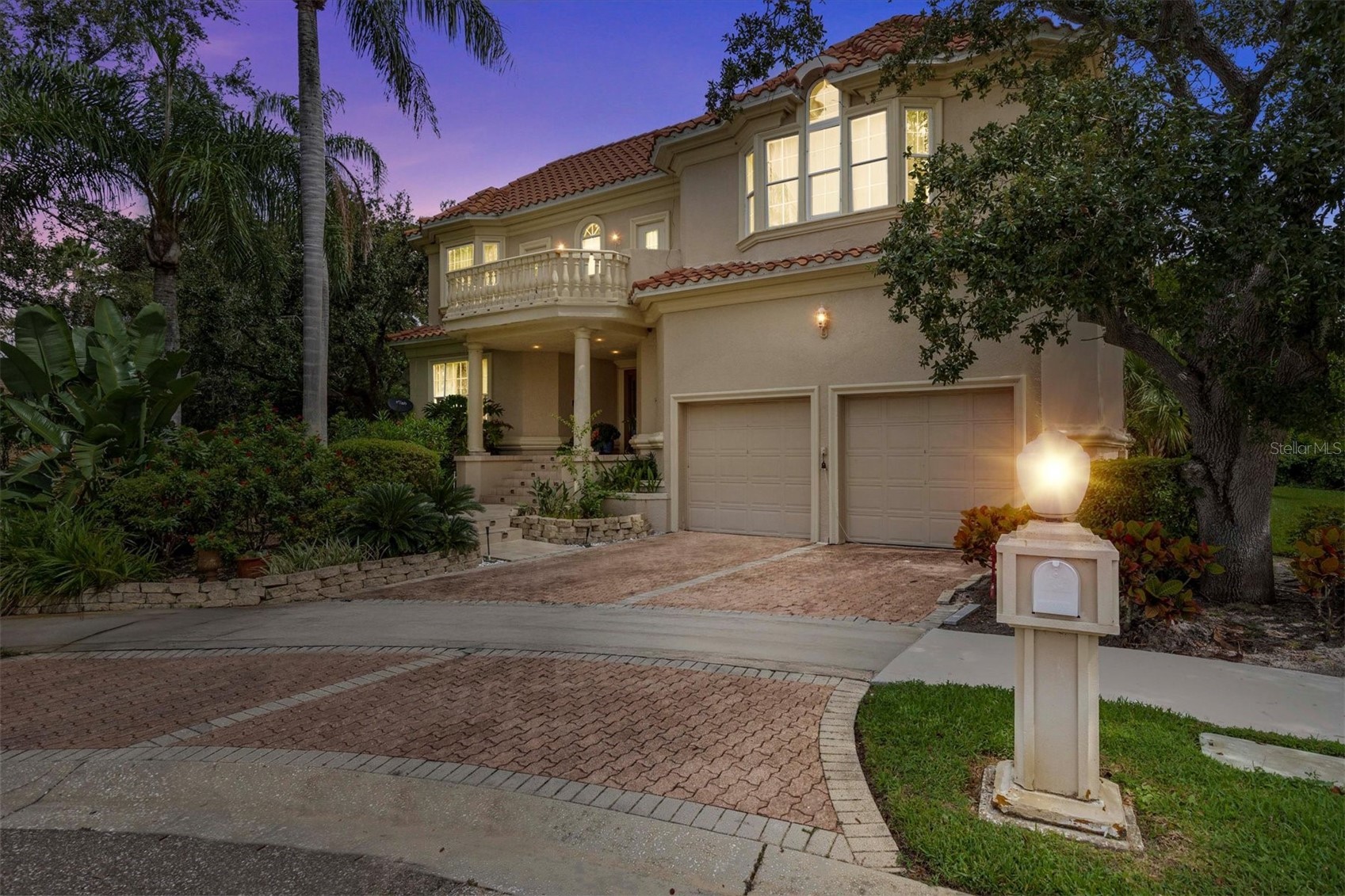 5914 LA ROSA LANE