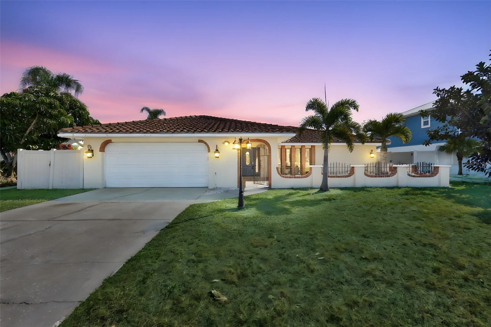 6523 KING PALM WAY