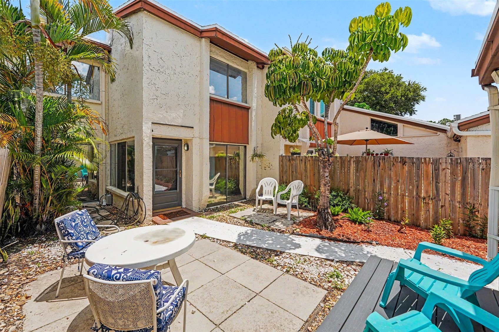 2095 SUNSET POINT ROAD 1904