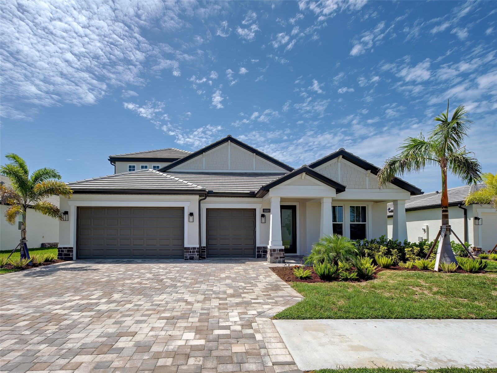 1684 LUGANO CIRCLE
