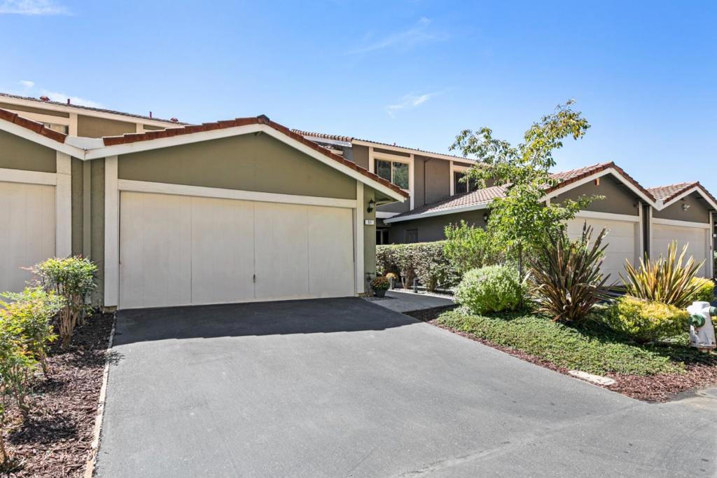 61 Thousand Oaks Street