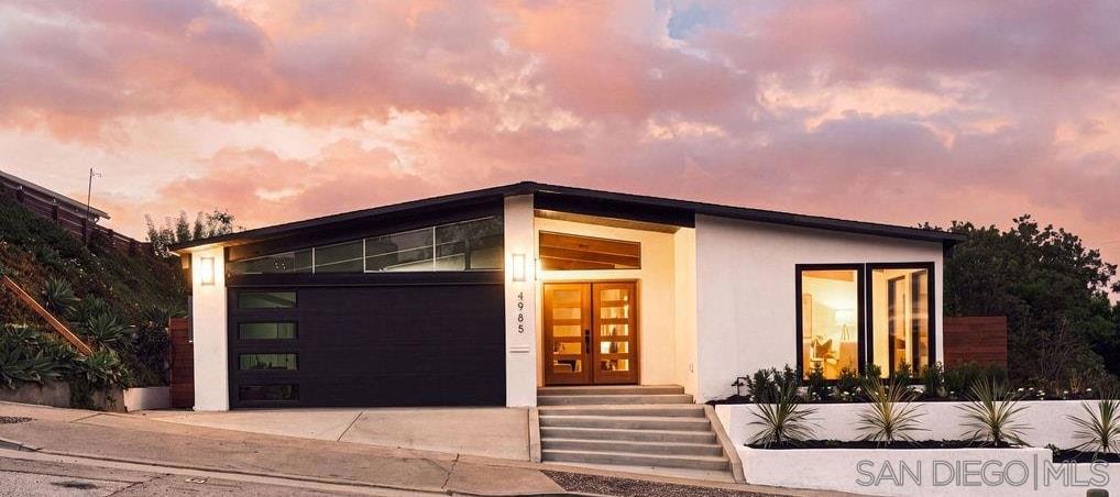4985 Pacifica Dr