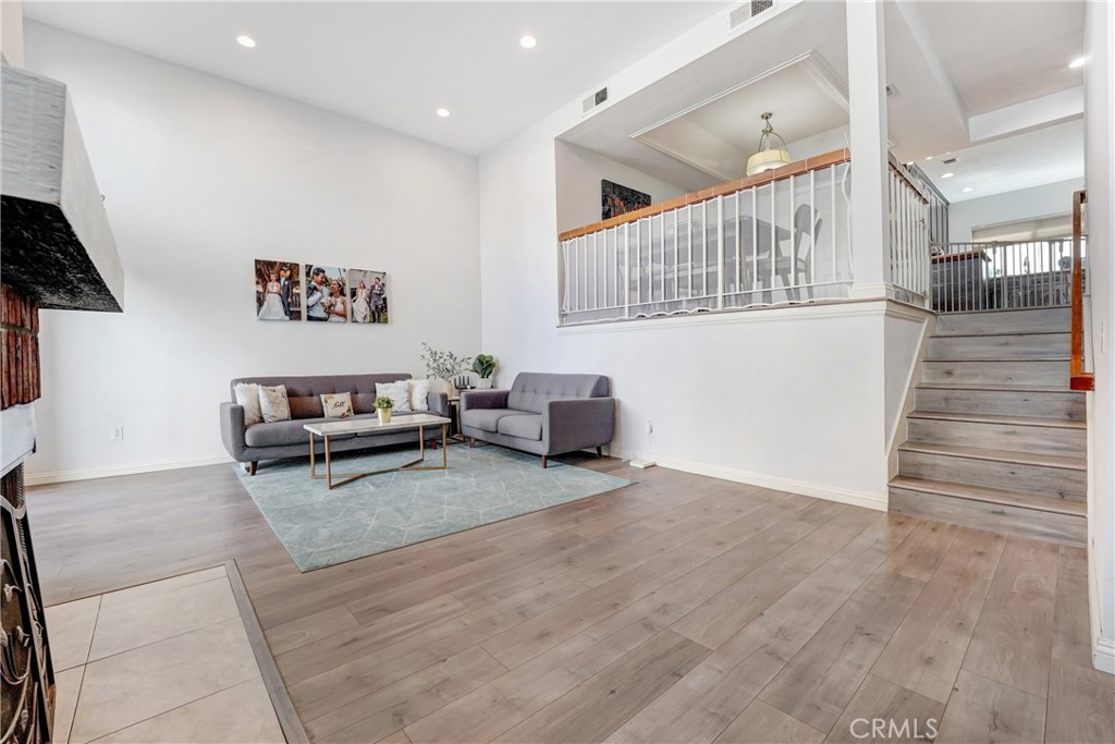 8593 Village Ln