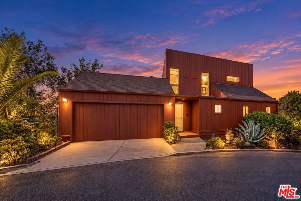2541 Canyon Oak Drive