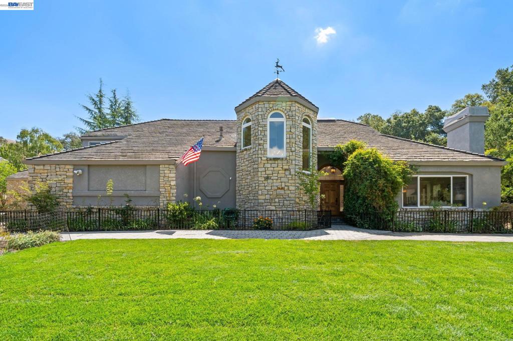 190 Silver Pine Ln