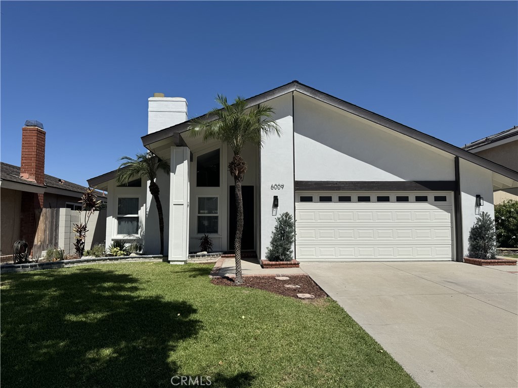 6009 E Calle Cedro