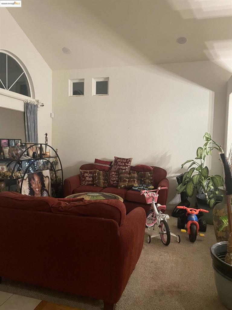 83 Palm Dr