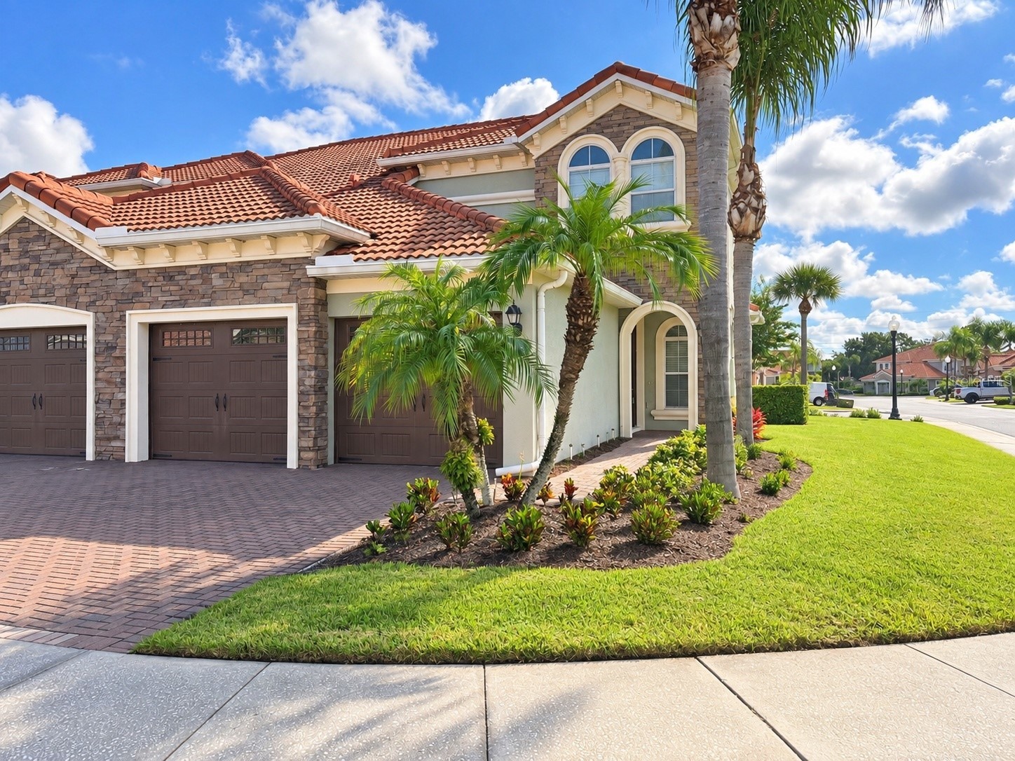 8915 DELLA SCALA CIRCLE