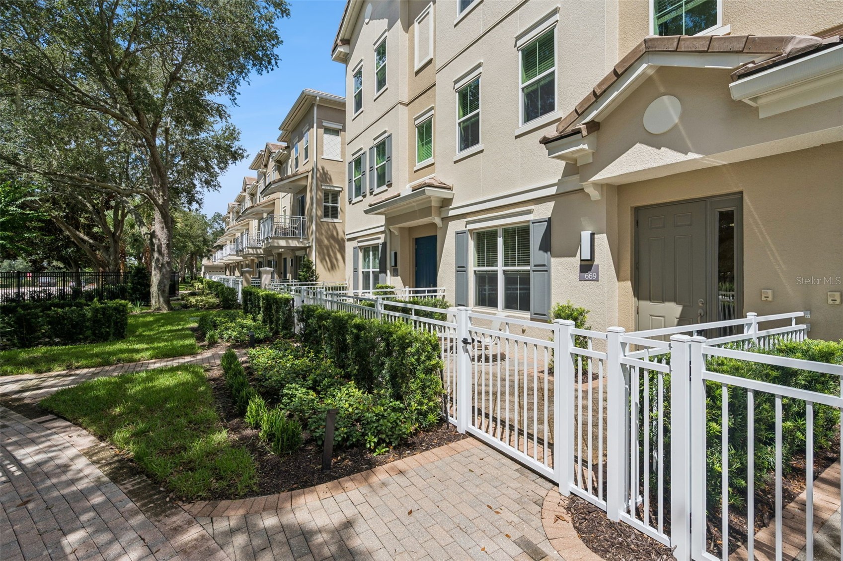 669 HANGNEST LANE