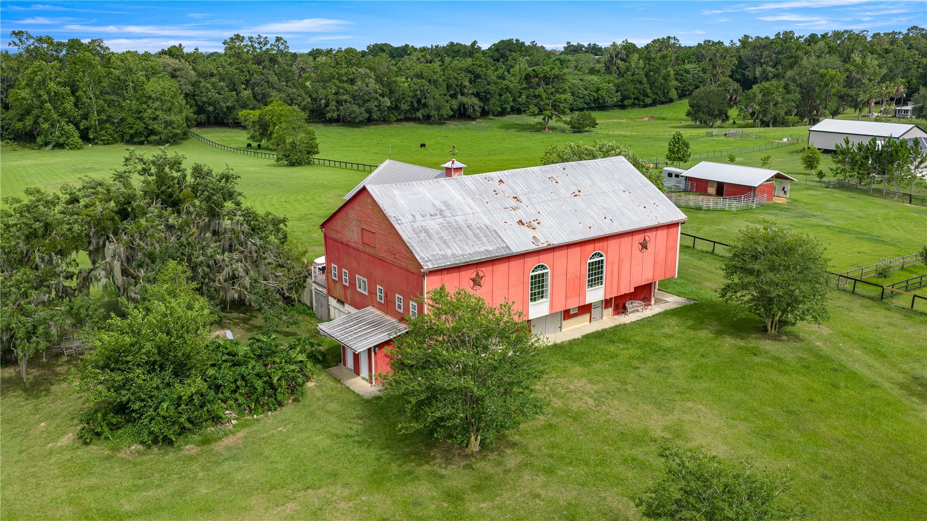13939 N US HIGHWAY 441 (RED BARN )