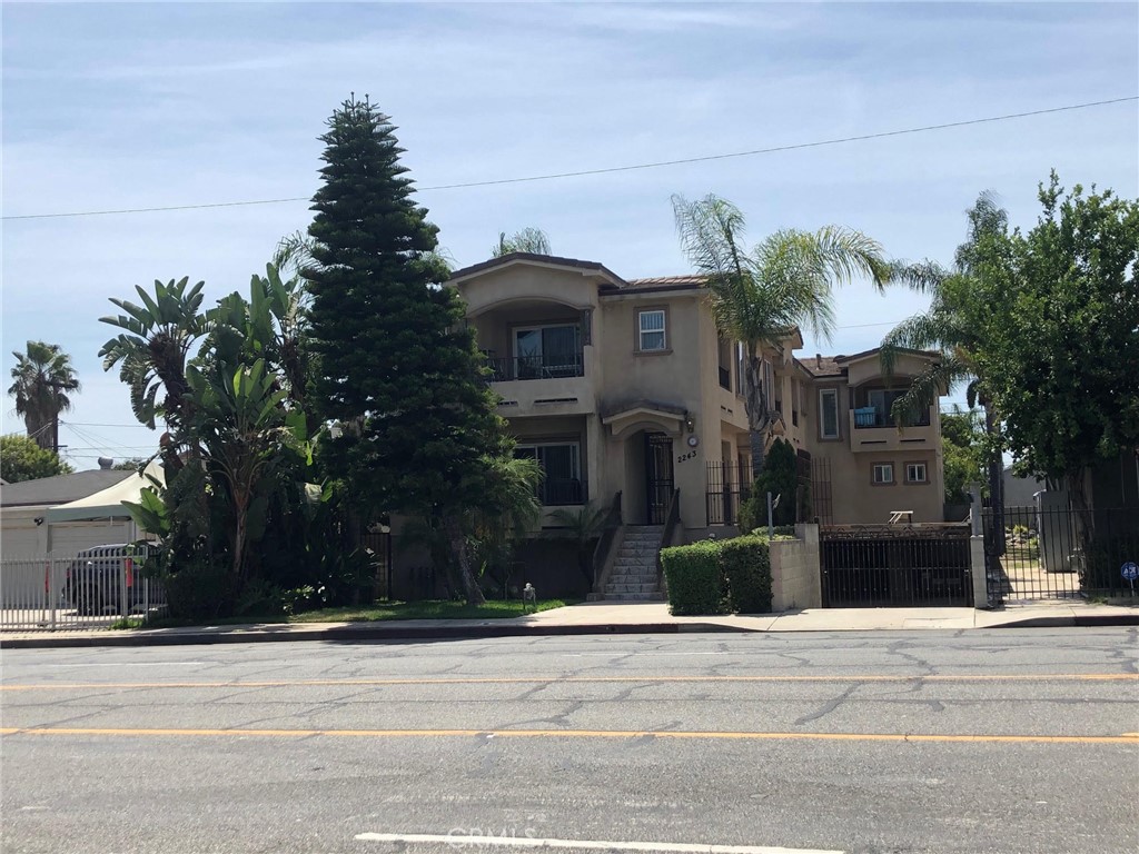 2243 N Buena Vista 102