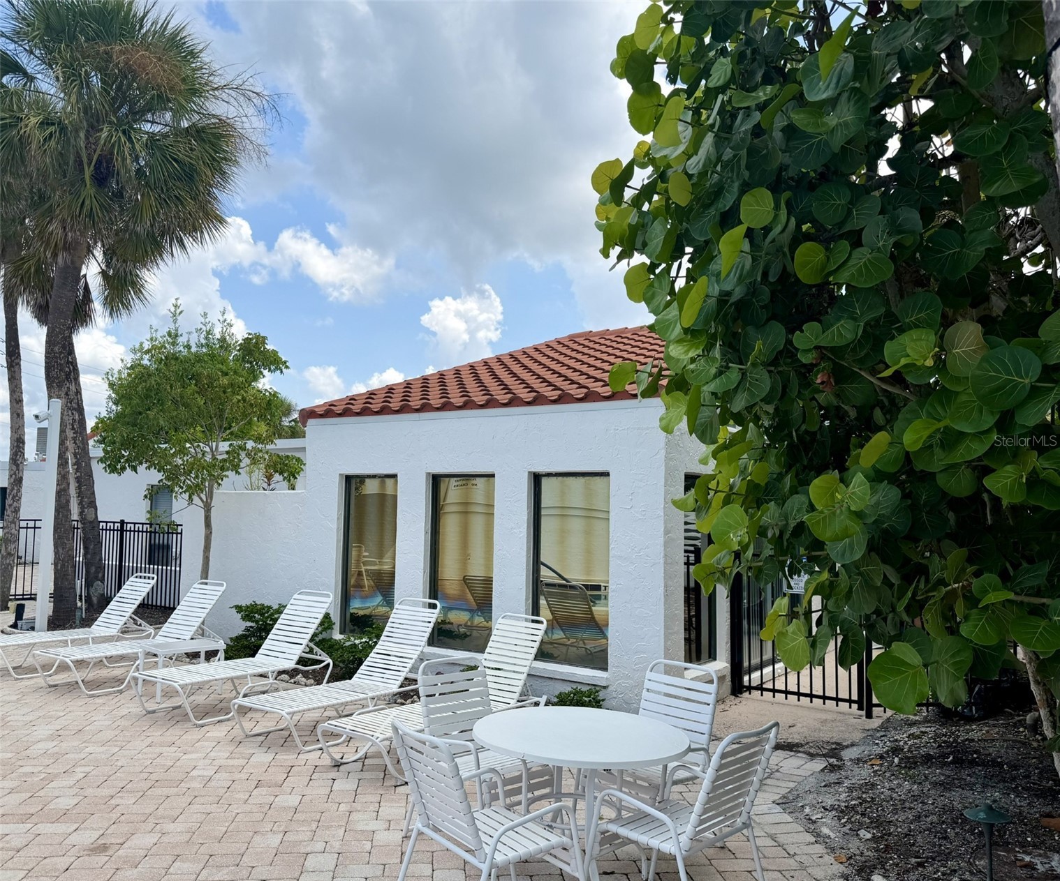 1585 TARPON CENTER DR 21