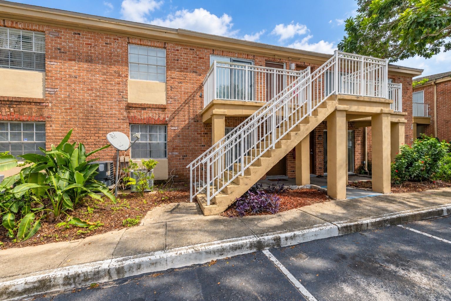484 BANYON TREE CIRCLE 100