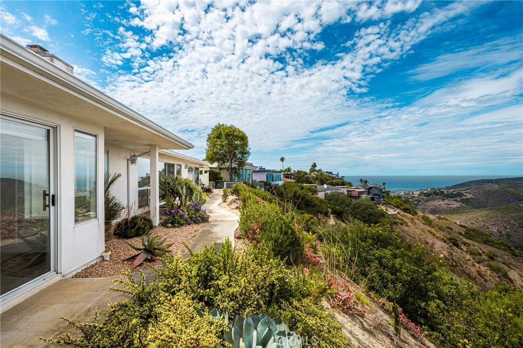 1545 Skyline Drive