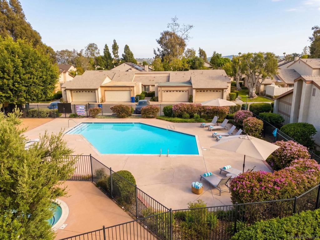 4933 Camino David