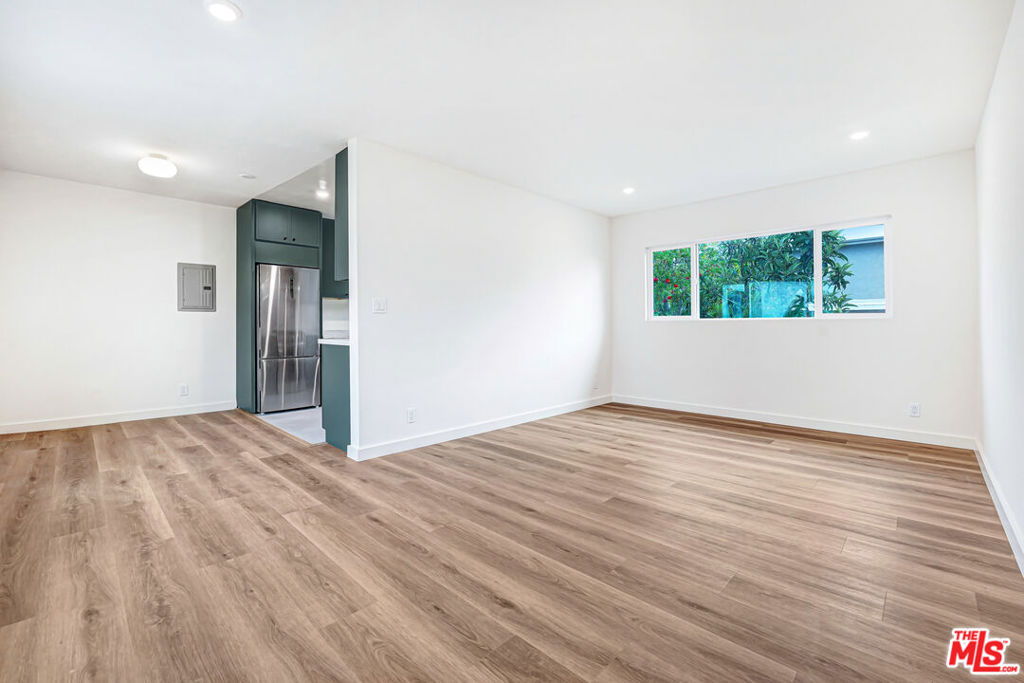 16185 W Sunset Blvd 3