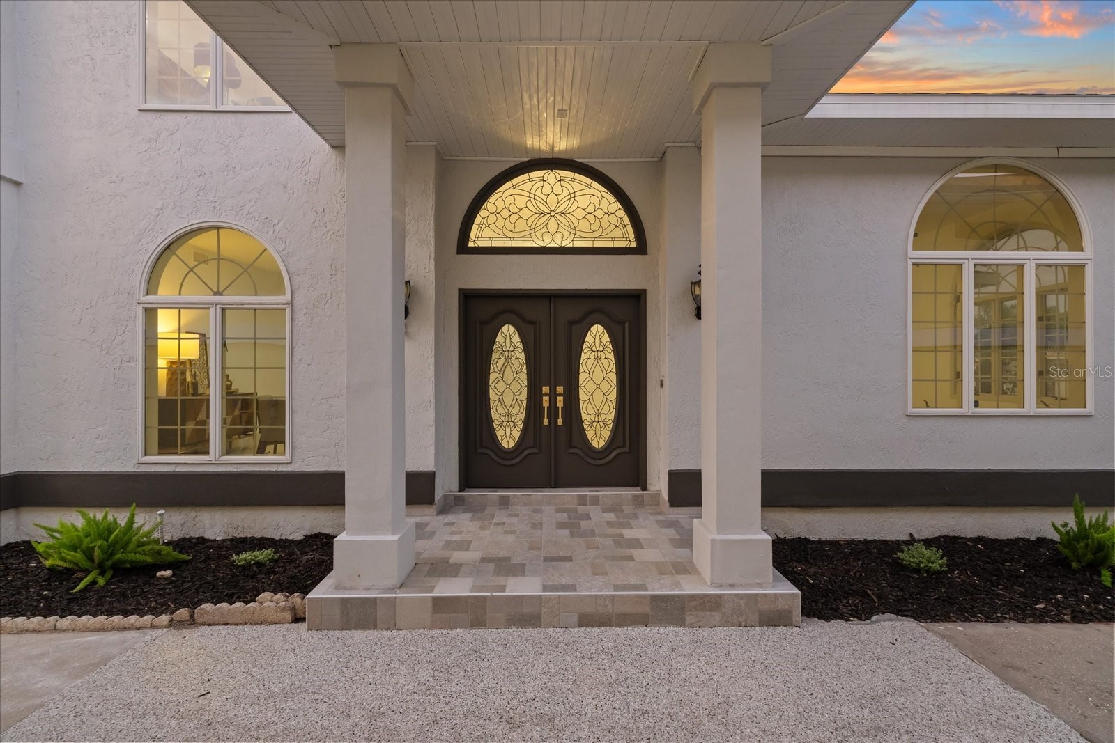 6121 BAYSIDE DRIVE