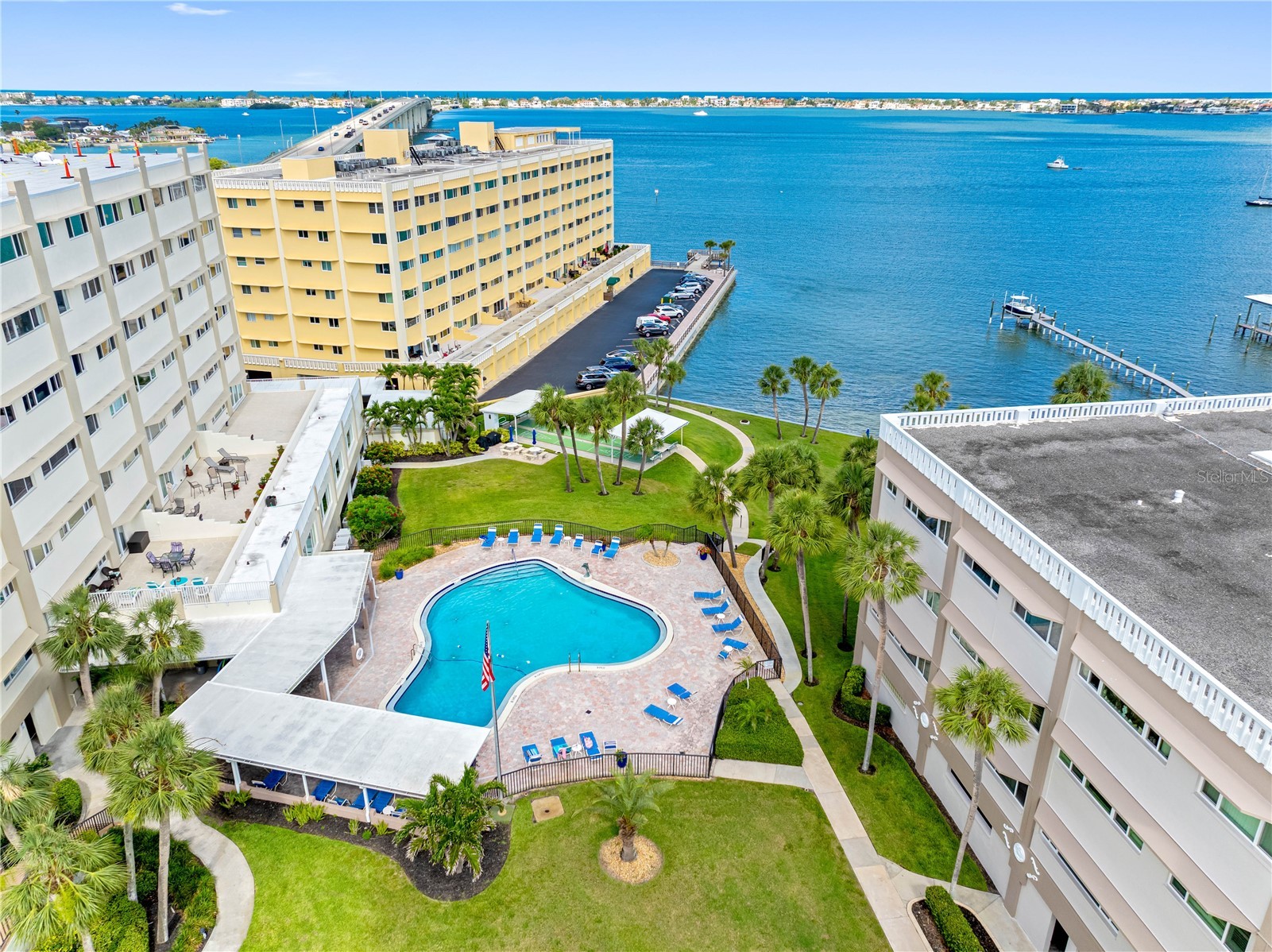 100 BLUFF VIEW DRIVE 404C