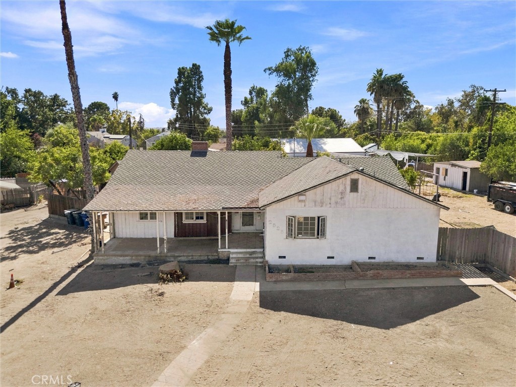 2525 Avenida Escuela