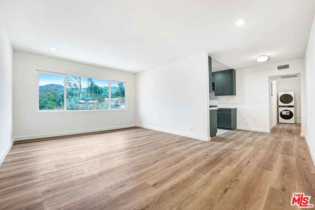 16185 W Sunset Blvd 9