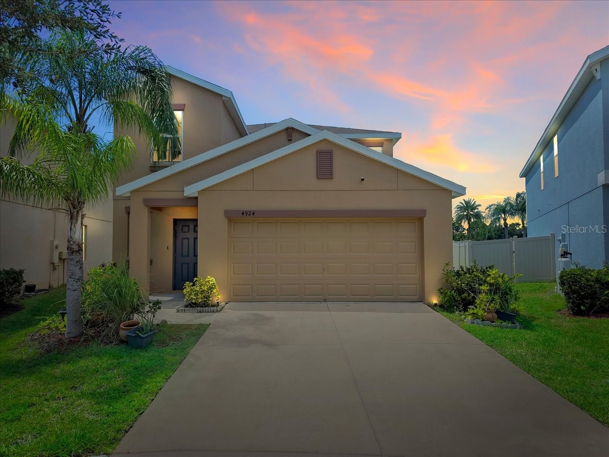 4924 REFLECTING POND CIRCLE