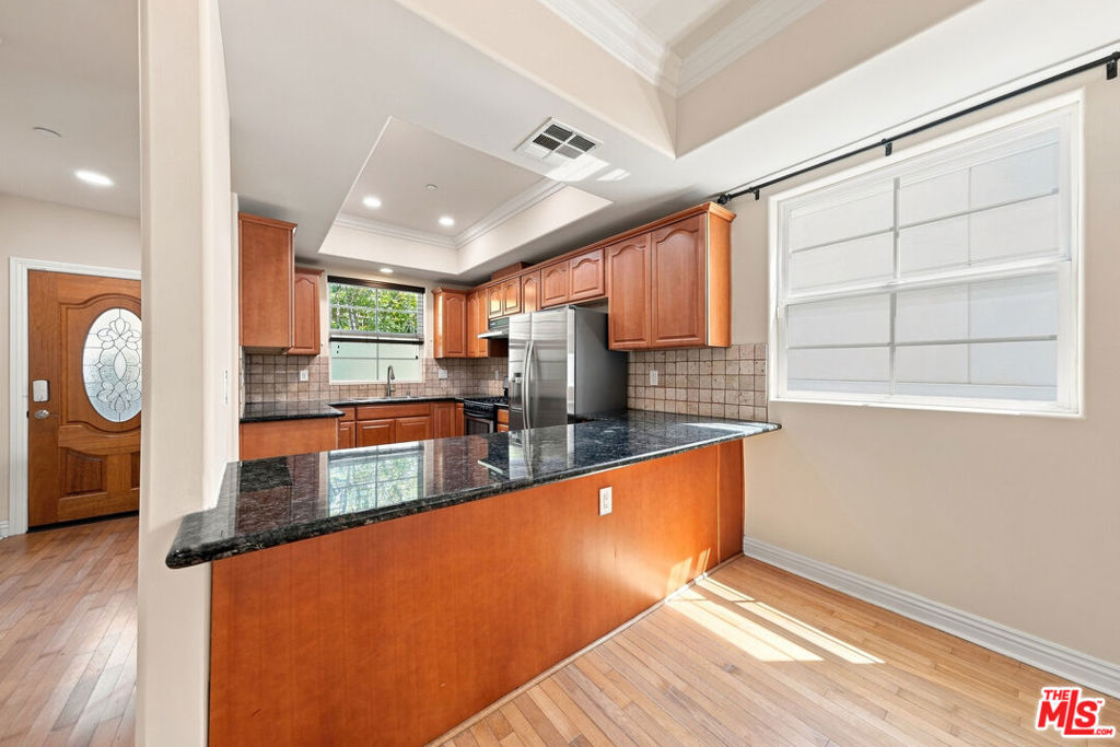 2743 Montrose Avenue 108