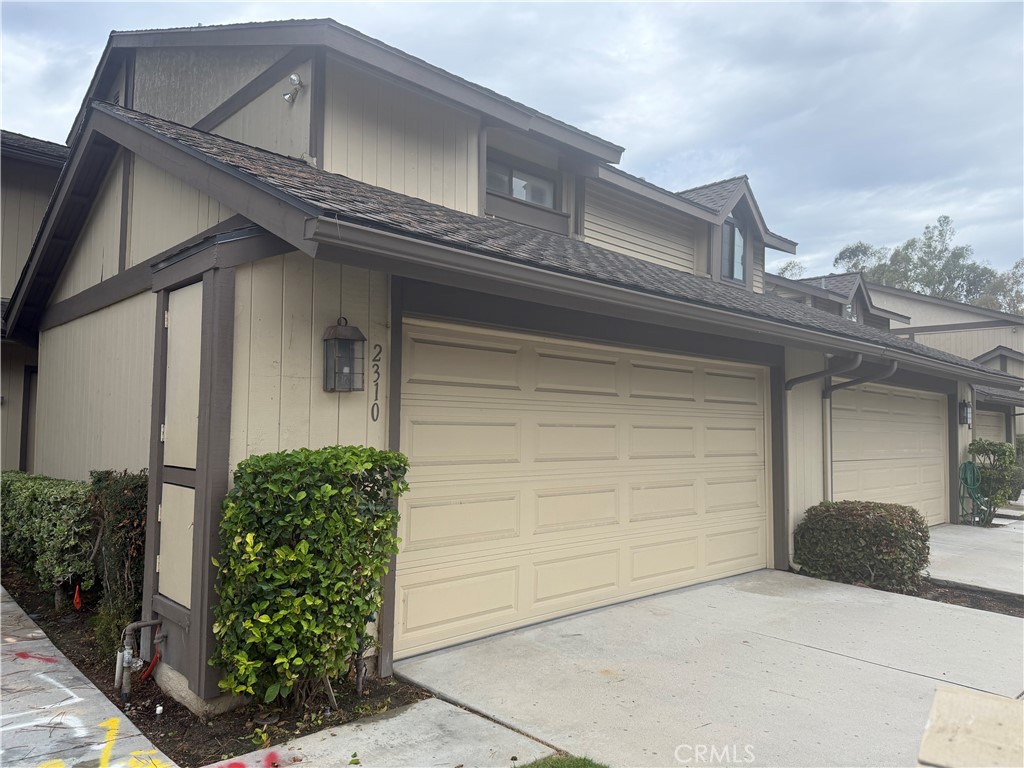 2310 Applewood