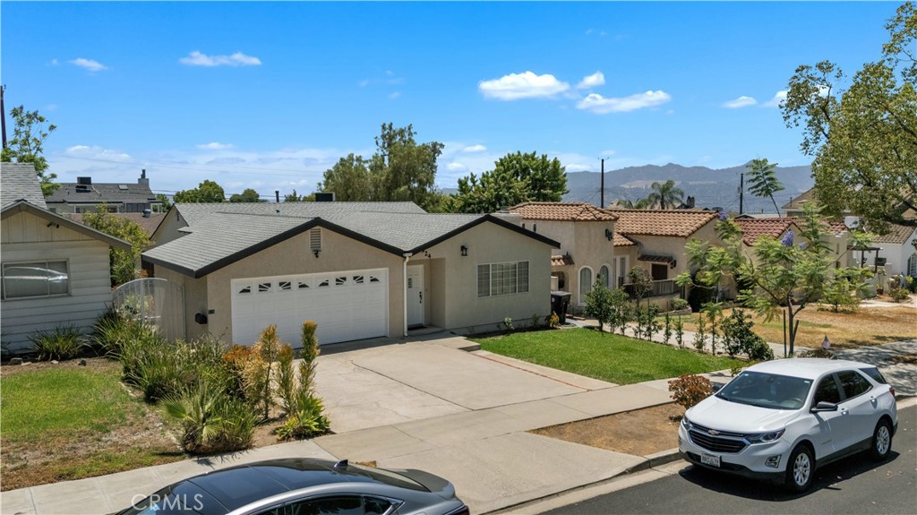 924 E Tujunga