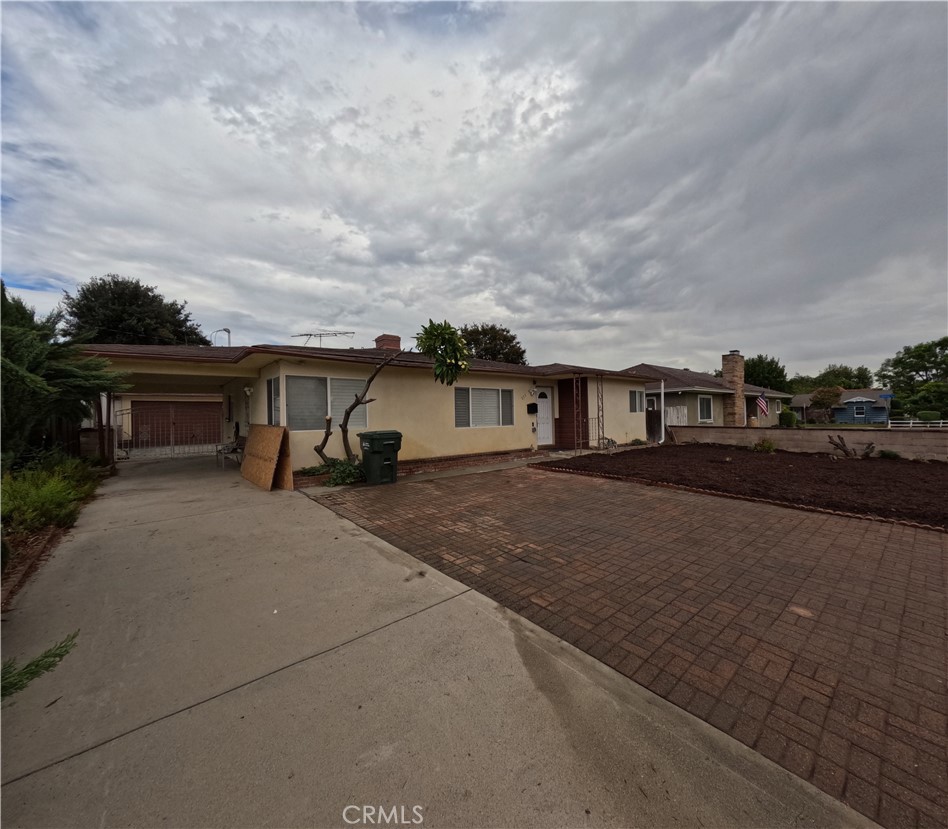 255 W La Verne